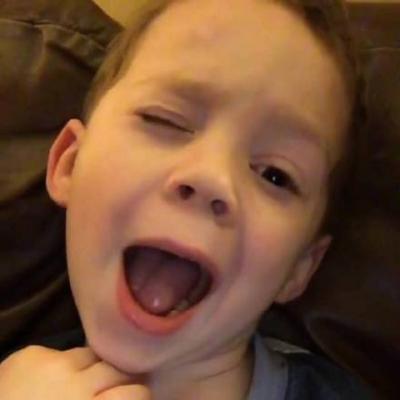 2024最流行的男生头像大全假笑男孩 逗趣搞笑的小男孩头像