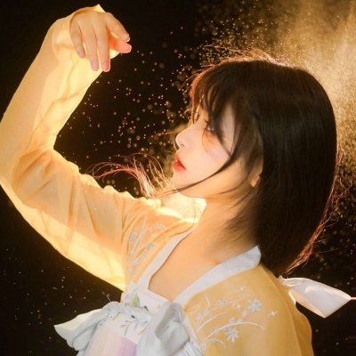 2024眼睛挪不开的真人古风优美微信头像 老来多健忘唯不忘相思