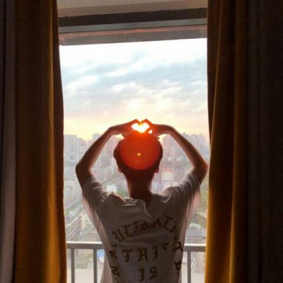 情侣头像唯美背影一男一女两张 2024最流行个性情侣头像