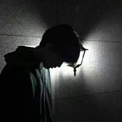 qq黑白男生头像个性酷酷的 我的自作多情把你逗笑了