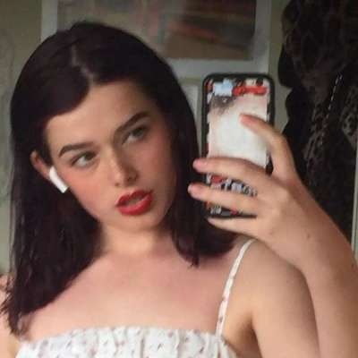 欧美头像女生高冷威猛2024 生而破碎就用活着来缝缝补补