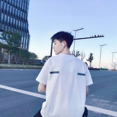 背影头像男生孤独高清 2024最新男生背影个性头像帅气