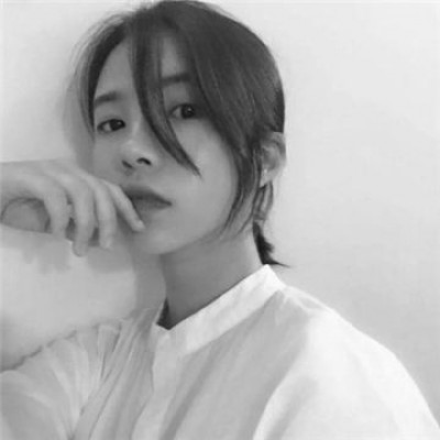 最新女生黑白头像伤感威猛 故事尽头总有告别的时候