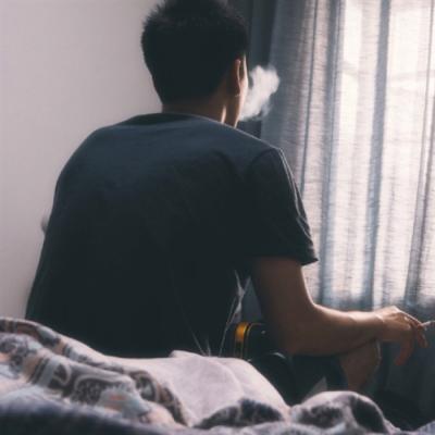 2024特别热门的qq头像男颓废 只要你还活着就不要自甘堕落