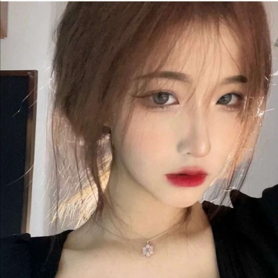 超火超流行的清冷风度女生头像2024 本来就不是足以让人挂念的女孩