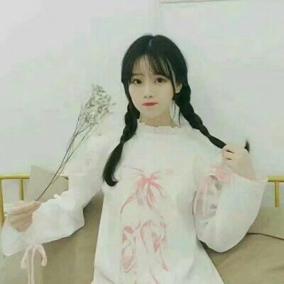 2024呆萌的微信姐妹头像2人两张 你要来我的阳台上看月亮吗