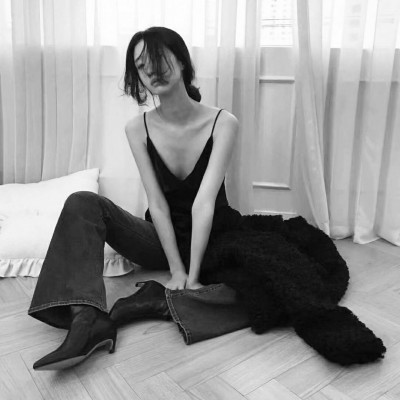 好看的黑白头像女生威猛 不相干的路人哪来的故事