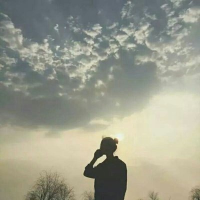 2024独一无二情侣背影头像一人一张 用心的永远抵不过有心机的