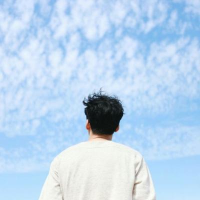 2024最火的男生背影头像帅气潮流 别再冰冷的世界尽头抛弃我