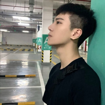 潮男专用的帅气头像2024 很好你成功引起我的注意