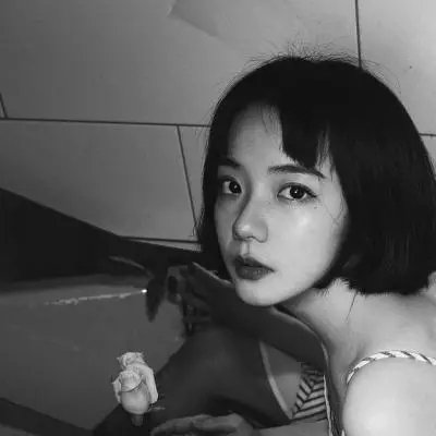 最新黑白伤感头像超拽女生2024 何来体面不都是遍体凌伤