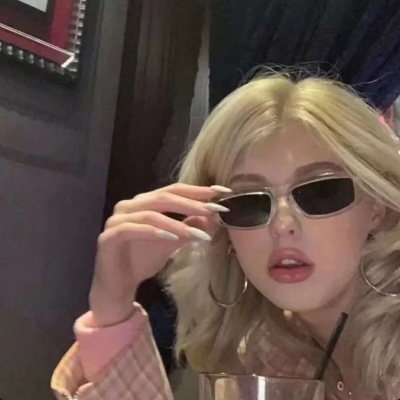 抖音风度冷艳的欧美风女生威猛头像 努力的意义把喜爱的东西留在身边