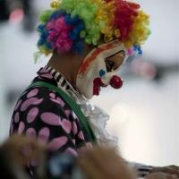 重口味幽默小丑头像个性男生璀璨的灯光在泪框里闪闪萤动