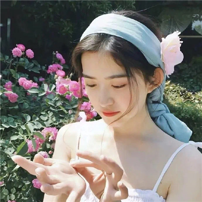 女生头像闲适偏冷漠风 都说秋天适合思念其实更适合见面