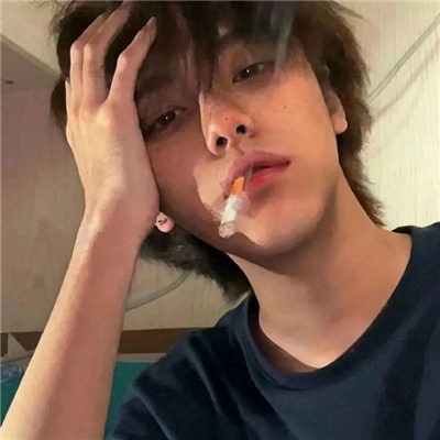 男头风度瞬间拉满很出众 给人稳重感的帅哥头像合集