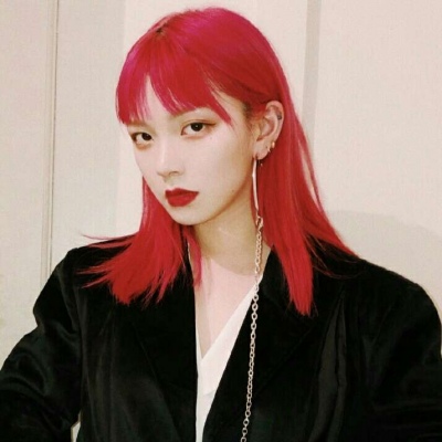 qq超拽高冷威猛女生头像 我自己的事情不用你插手