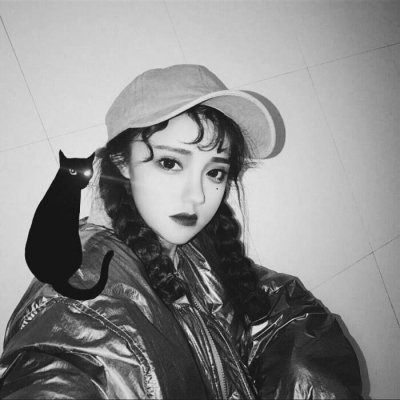 黑白女生头像伤感威猛大全 想和星星一起坠落在你心间