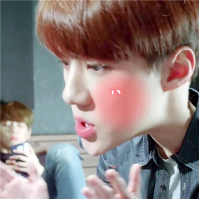 吴世勋大头照呆萌头像最新 一个人扛起世界外貌的重任