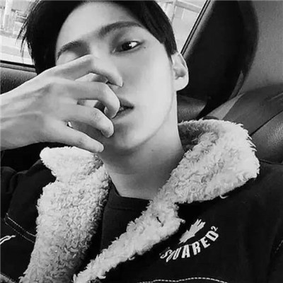 一个人寂寞伤感侧脸男头2024 颓废伤感侧脸男生头像大全