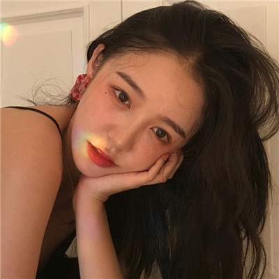 红色系女生呆萌高清2024 头像请你一定要全力以赴的开心 