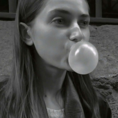 欧美女生头像黑白高冷威猛 哭都哭了就不要再难过了