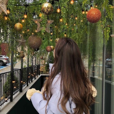 女生背影头像呆萌清新 我避开人潮安静对你笑