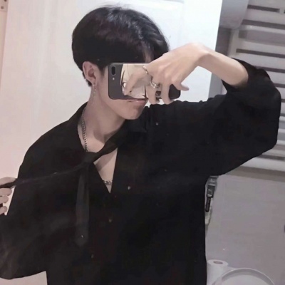 适合当头像的的潮图好看男生 又酷又拽的男生黑白头像