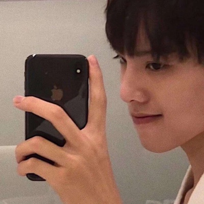 后手机控男生头像超拽 令人崩溃的夜晚又来了