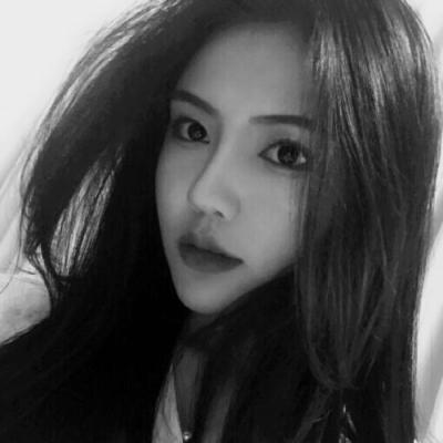 女生黑白头像威猛御姐 有时候笑容只是个表情