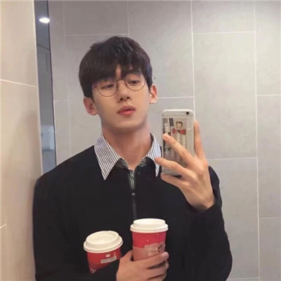 戴眼镜帅哥头像最新 厌倦独身可也懒得将就