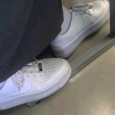 风景景物伤感微信个性有些盼头才能捱过那些昏暗透顶的日子