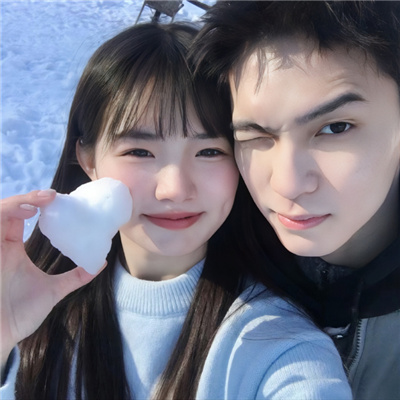 情头超甜超恩爱一人一张真人 十分温馨的爱情情头