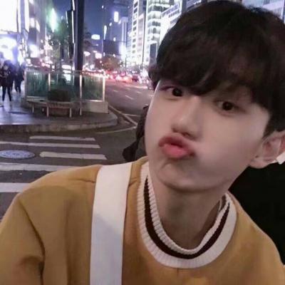 帅气卖萌的阳光男生头像高清 十斤情话不及一个拥抱