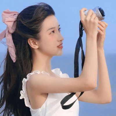 夏季限定唯美高清女生微信性格古怪的自己真的很谢谢陪在我身边还宠我的人