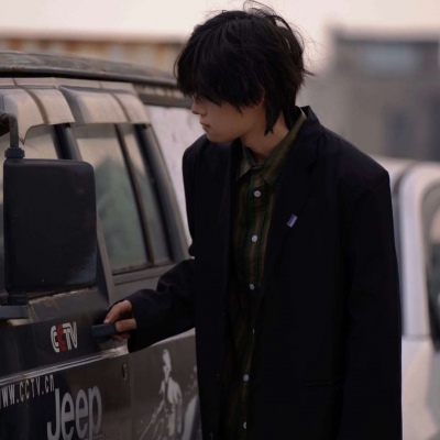 看不出来是网图的男生挡脸真人有一些话我听了会很开心但不会信