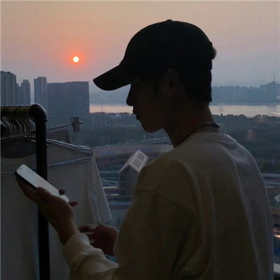 精选男头真人高清超酷超帅无水印 在市井中放风和小情绪握手