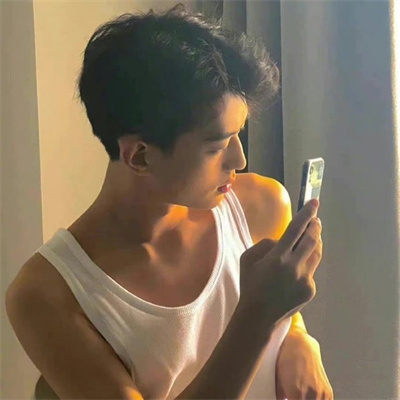 网红风酷酷的男生把我爱你挂在嘴边