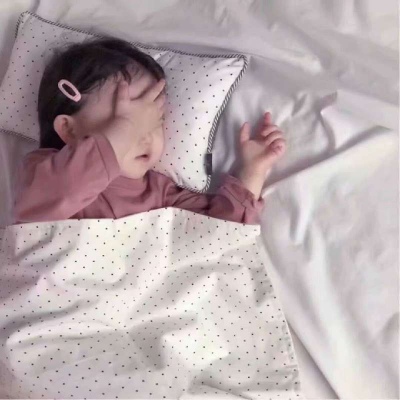 微信萌娃情侣头像一左一右 最新呆萌萌娃情侣头像一对