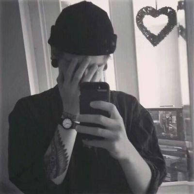 威猛男生黑白小丑头像 幸福就是身边多一个人陪伴