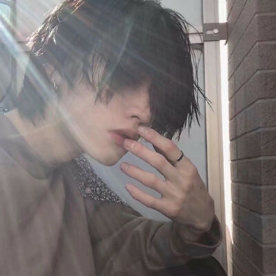 最新好看低调风度高冷男生头像欧美系  最新帅气痞帅男生头像