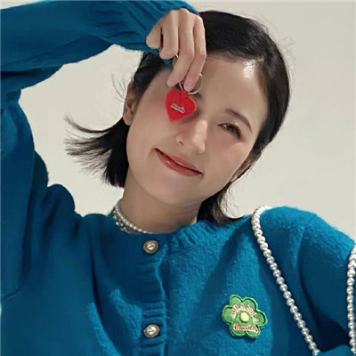 珍品女孩周雨彤风度过节不是麻烦是提醒你爱与被爱