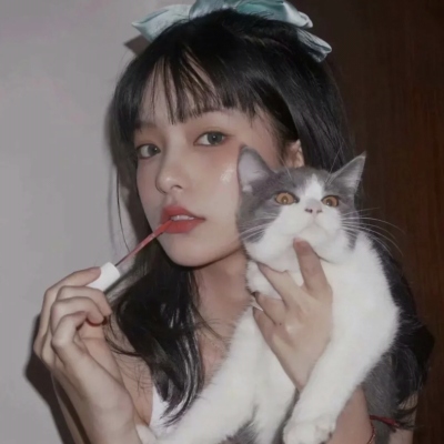 女生抱动物头像呆萌萌最新 你一定是某个人翘首以盼的惊喜