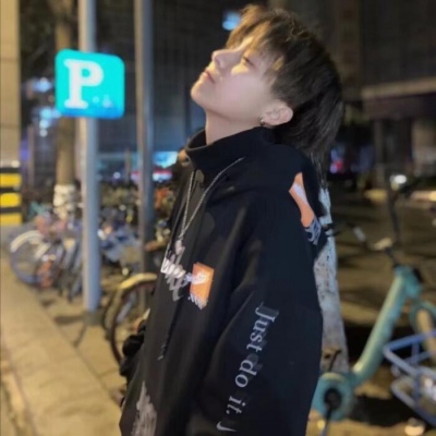 很酷痞帅的男生头像真人 于是我们相爱手心湿的像海