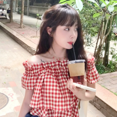 真人很有魅力女生微信在我贫瘠的土地上你是最后的玫瑰