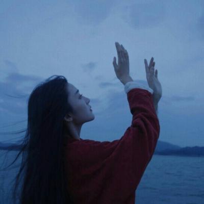 长发侧脸女生头像意境唯美 高冷难过伤感的女生头像