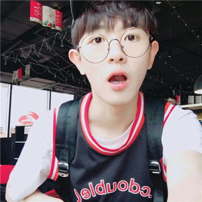 简洁清爽帅气大男孩有天你会遇到一个彩虹般绚丽的人