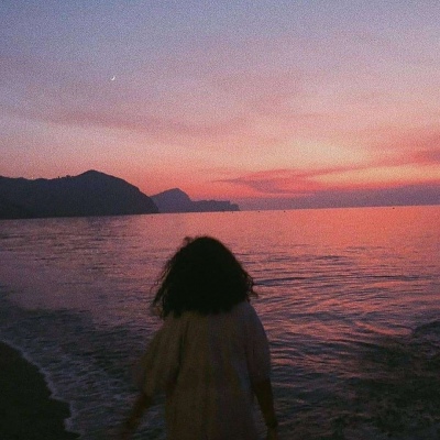 女生唯美背影意境低调安静唯美微信女头像