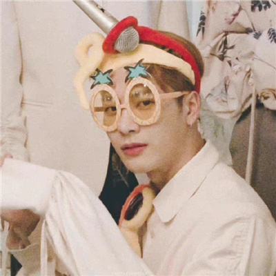 王嘉尔又潮又酷的头像高清 有谁不爱王嘉尔了