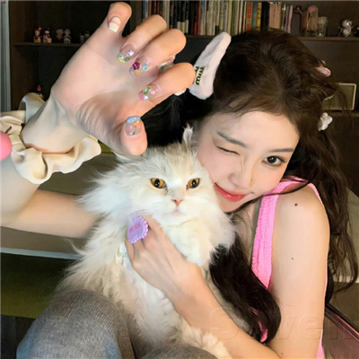 宠物感女头超萌一眼倾心 美女与宠物女头合集