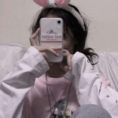 非主流头像女生手机控 前半生没参与后半生奉陪到底